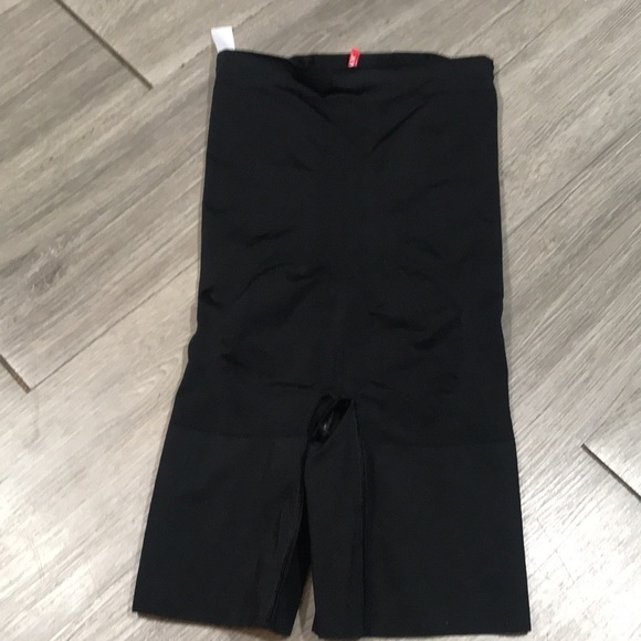 SPANX OnCore High Waist Mid-Thigh Black Shaper Shorts size S - Picture 4 of 9